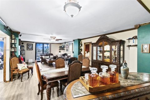 Condo in Hollywood, Florida, 2 bedrooms  № 2068265 - photo 10