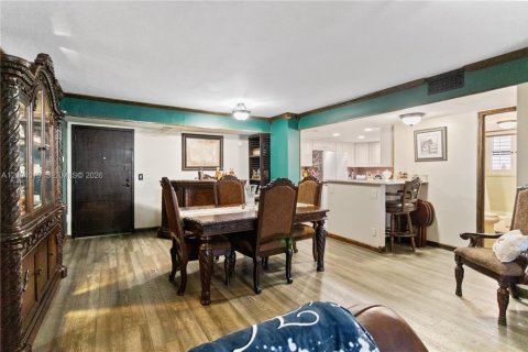 Condo in Hollywood, Florida, 2 bedrooms  № 2068265 - photo 8