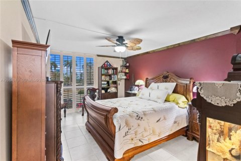Condo in Hollywood, Florida, 2 bedrooms  № 2068265 - photo 22