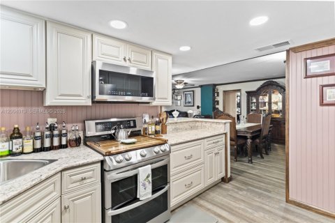 Condo in Hollywood, Florida, 2 bedrooms  № 2068265 - photo 17