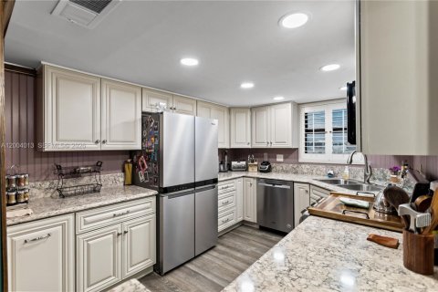 Condo in Hollywood, Florida, 2 bedrooms  № 2068265 - photo 18