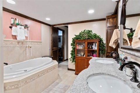 Condo in Hollywood, Florida, 2 bedrooms  № 2068265 - photo 30