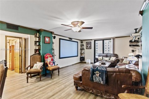 Condo in Hollywood, Florida, 2 bedrooms  № 2068265