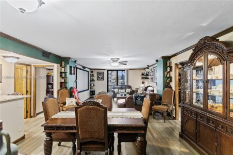 Condo in Hollywood, Florida, 2 bedrooms  № 2068265 - photo 4