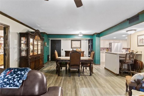 Condo in Hollywood, Florida, 2 bedrooms  № 2068265 - photo 13