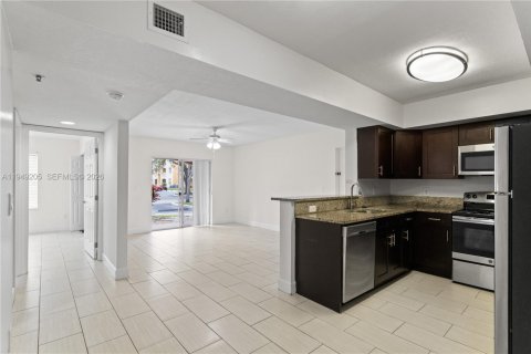 Кондоминиум с 2 спальнями в Коконат Крик, Флорида № 2010126