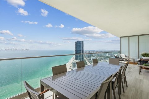 Condominio en Sunny Isles Beach, Florida, 4 dormitorios  № 2053127