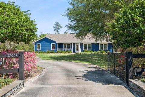 Casa en Eustis, Florida 3 dormitorios, 334.26 m2 № 2110161