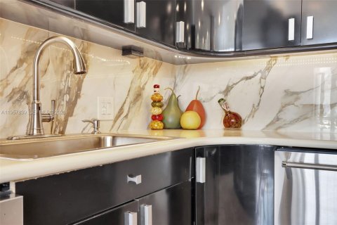 Copropriété à vendre à Miami, Floride: 3 chambres, 411.56 m2 № 2011680 - photo 17