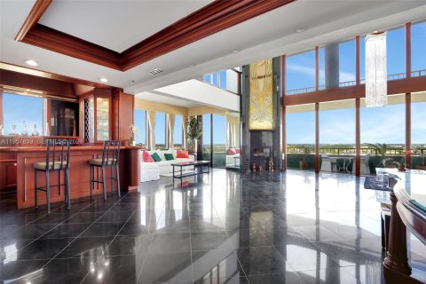 Copropriété à vendre à Miami, Floride: 3 chambres, 411.56 m2 № 2011680 - photo 4
