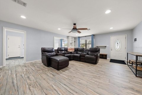 House in Dunedin, Florida 3 bedrooms, 175.49 sq.m. № 2418754 - photo 5