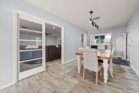 House in Dunedin, Florida 3 bedrooms, 175.49 sq.m. № 2418754 - photo 7