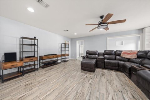 House in Dunedin, Florida 3 bedrooms, 175.49 sq.m. № 2418754 - photo 6