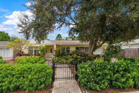 House in Dunedin, Florida 3 bedrooms, 175.49 sq.m. № 2418754