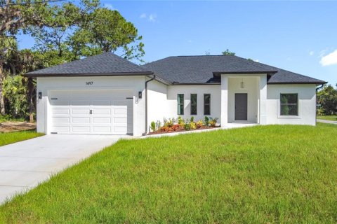 House in Port Charlotte, Florida 3 bedrooms, 151.43 sq.m. № 1866969 - photo 1