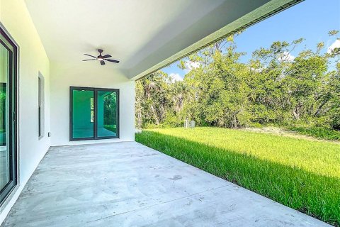 House in Port Charlotte, Florida 3 bedrooms, 151.43 sq.m. № 1866969 - photo 12