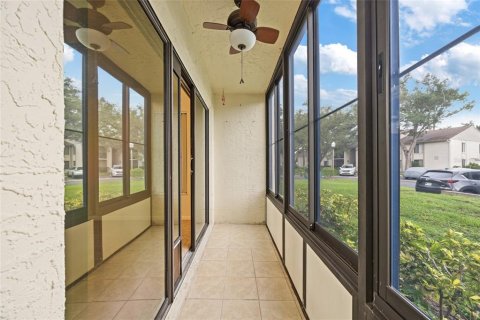 Condo in Palm Harbor, Florida, 2 bedrooms  № 1911277 - photo 10