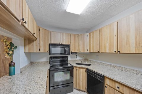 Condo in Palm Harbor, Florida, 2 bedrooms  № 1911277 - photo 7