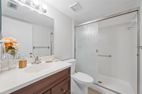 Condo in Palm Harbor, Florida, 2 bedrooms  № 1911277 - photo 15