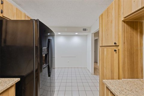 Condo in Palm Harbor, Florida, 2 bedrooms  № 1911277 - photo 8