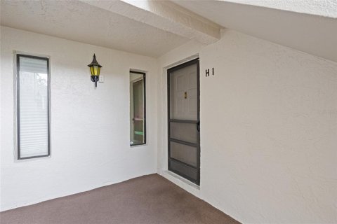Condo in Palm Harbor, Florida, 2 bedrooms  № 1911277 - photo 2
