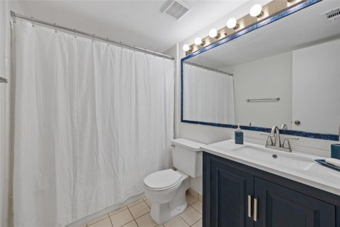 Condo in Palm Harbor, Florida, 2 bedrooms  № 1911277 - photo 13