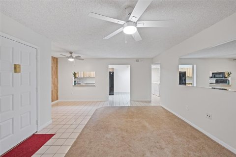 Condo in Palm Harbor, Florida, 2 bedrooms  № 1911277 - photo 3