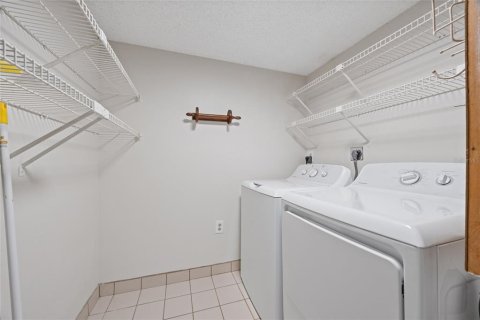 Condo in Palm Harbor, Florida, 2 bedrooms  № 1911277 - photo 18