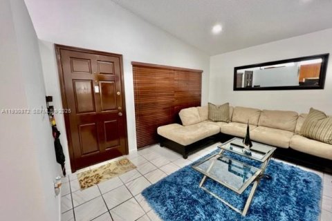 Снять в аренду квартиру в Майами, Флорида 2 спальни, 70.61м2, № 1989584 - фото 28