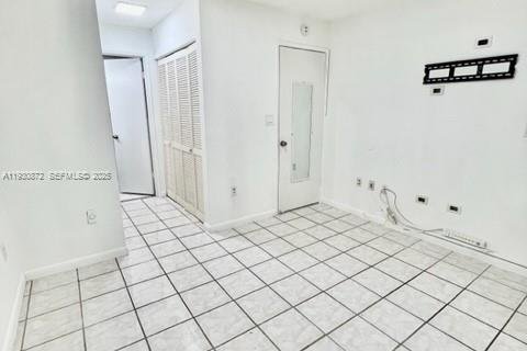 Снять в аренду квартиру в Майами, Флорида 2 спальни, 70.61м2, № 1989584 - фото 3