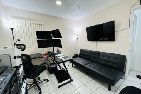 Снять в аренду квартиру в Майами, Флорида 2 спальни, 70.61м2, № 1989584 - фото 12