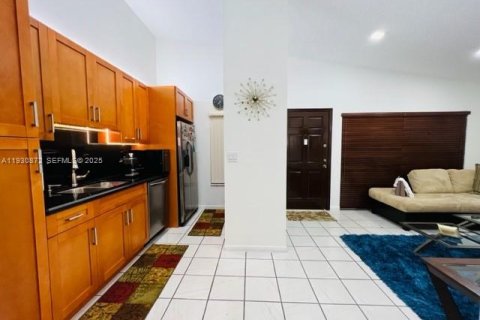 Снять в аренду квартиру в Майами, Флорида 2 спальни, 70.61м2, № 1989584 - фото 22