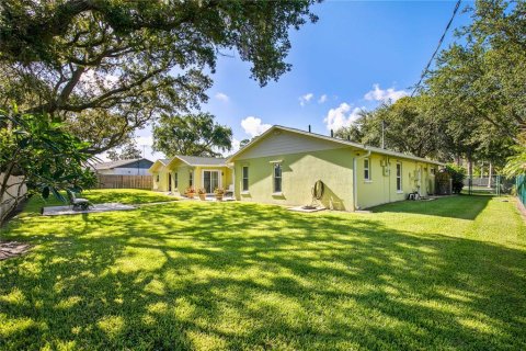 House in Cocoa, Florida 3 bedrooms, 229.47 sq.m. № 1803753 - photo 6