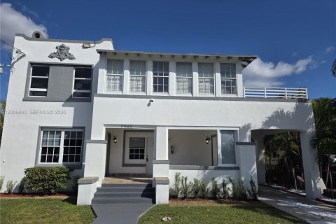 House in Miami, Florida 1 bedroom, 340.21 sq.m. № 2090204