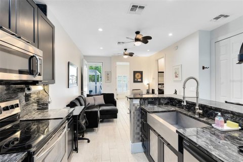 Commercial property in Winter Park, Florida 6 bedrooms, 212.19 sq.m. № 1525335 - photo 21