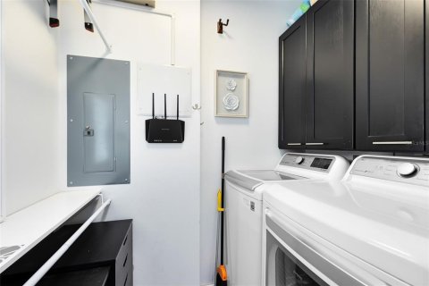 Commercial property in Winter Park, Florida 6 bedrooms, 212.19 sq.m. № 1525335 - photo 22
