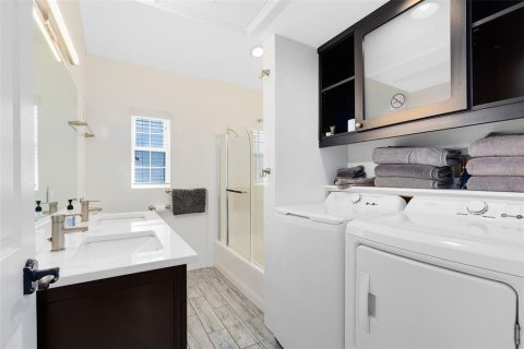 Commercial property in Winter Park, Florida 6 bedrooms, 212.19 sq.m. № 1525335 - photo 13