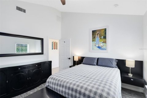 Commercial property in Winter Park, Florida 6 bedrooms, 212.19 sq.m. № 1525335 - photo 14
