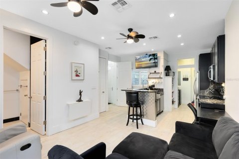 Commercial property in Winter Park, Florida 6 bedrooms, 212.19 sq.m. № 1525335 - photo 24