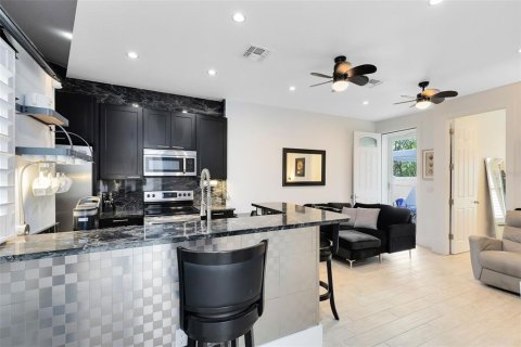 Commercial property in Winter Park, Florida 6 bedrooms, 212.19 sq.m. № 1525335 - photo 19