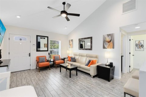 Commercial property in Winter Park, Florida 6 bedrooms, 212.19 sq.m. № 1525335 - photo 7
