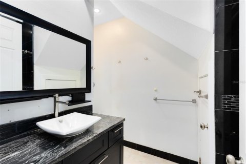 Commercial property in Winter Park, Florida 6 bedrooms, 212.19 sq.m. № 1525335 - photo 26