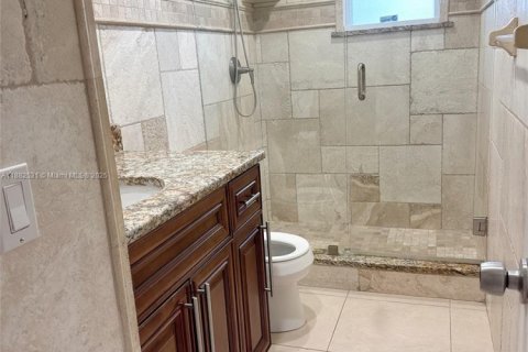 House in Tampa, Florida 6 bedrooms, 186.92 sq.m. № 1929537 - photo 18