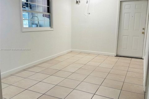 House in Tampa, Florida 6 bedrooms, 186.92 sq.m. № 1929537 - photo 16