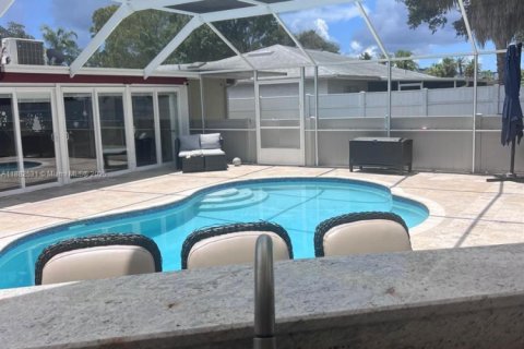 House in Tampa, Florida 6 bedrooms, 186.92 sq.m. № 1929537 - photo 9