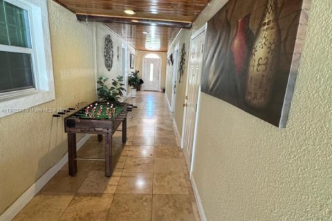 House in Tampa, Florida 6 bedrooms, 186.92 sq.m. № 1929537 - photo 8