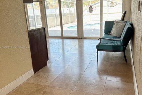 House in Tampa, Florida 6 bedrooms, 186.92 sq.m. № 1929537 - photo 5