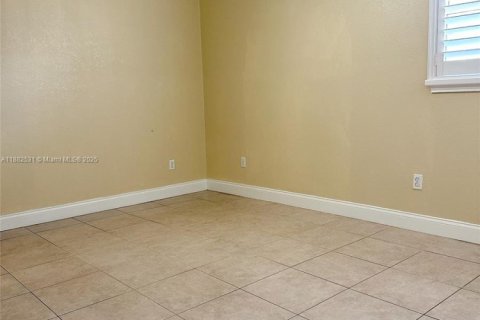 House in Tampa, Florida 6 bedrooms, 186.92 sq.m. № 1929537 - photo 14