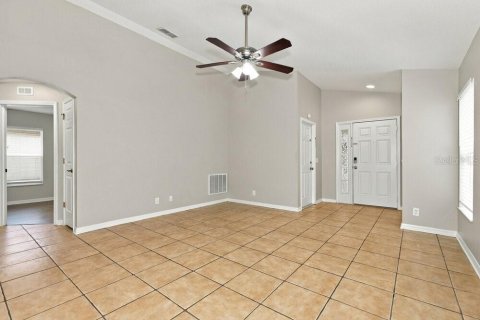Villa ou maison à louer à Fish Hawk, Floride: 3 chambres, 124.02 m2 № 2423951 - photo 3