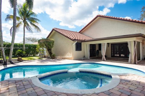 House in Davie, Florida 3 bedrooms, 178.56 sq.m. № 2026301 - photo 2